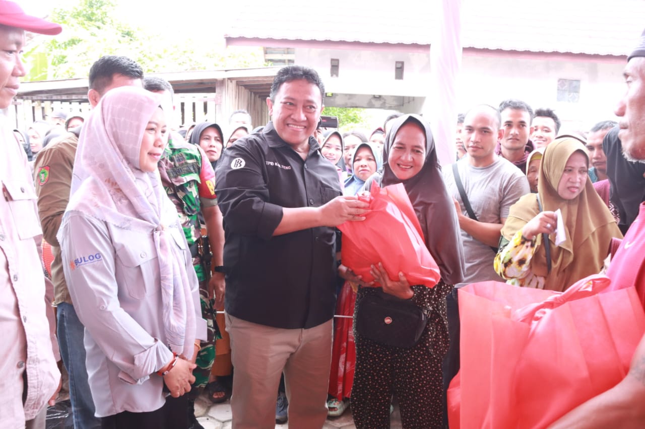 Wagub Edy Pratowo Buka Pasar Penyeimbang di Beberapa Titik Lokasi yang ada di Kota Palangka Raya