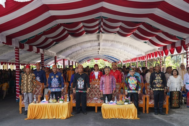 Plt. Sekda Prov. Kalteng M. Katma F. Dirun Hadiri Peringatan HUT Integrasi ke - 45 Tahun Kaharingan - Hindu