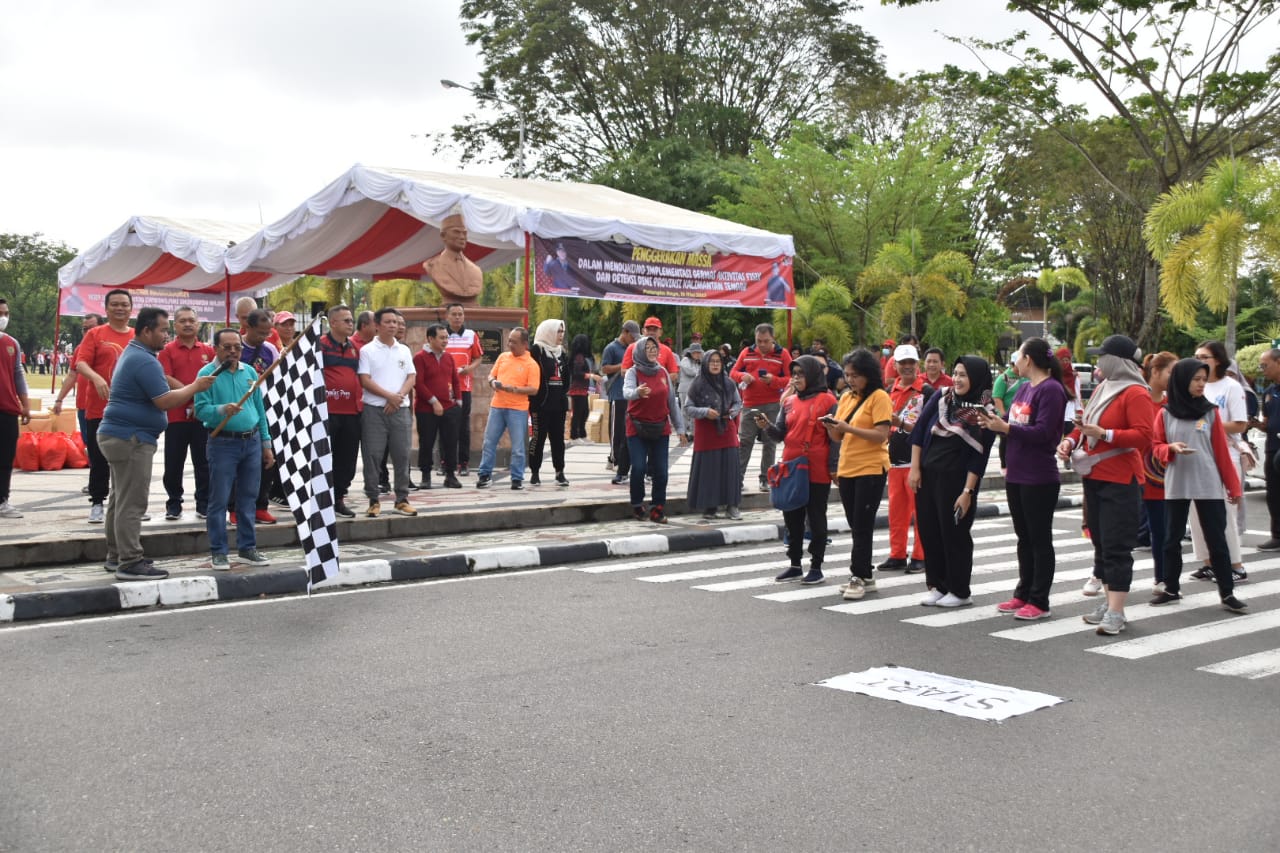 Pemprov. Kalteng Gelar Pergerakan Massa Dalam Rangka Implementasi Gerakan Masyarakat Hidup Sehat Dengan Deteksi Dini, Pengukuran Kebugaran Jasmani, dan Skrining Kesehatan Jiwa