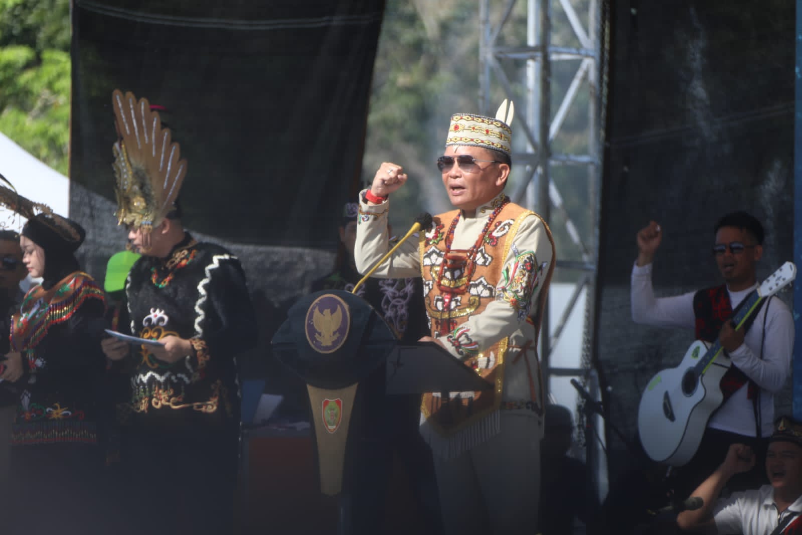 Gubernur Kalteng Agustiar Sabran Lepas Peserta Karnaval Budaya FBIM Tahun 2025