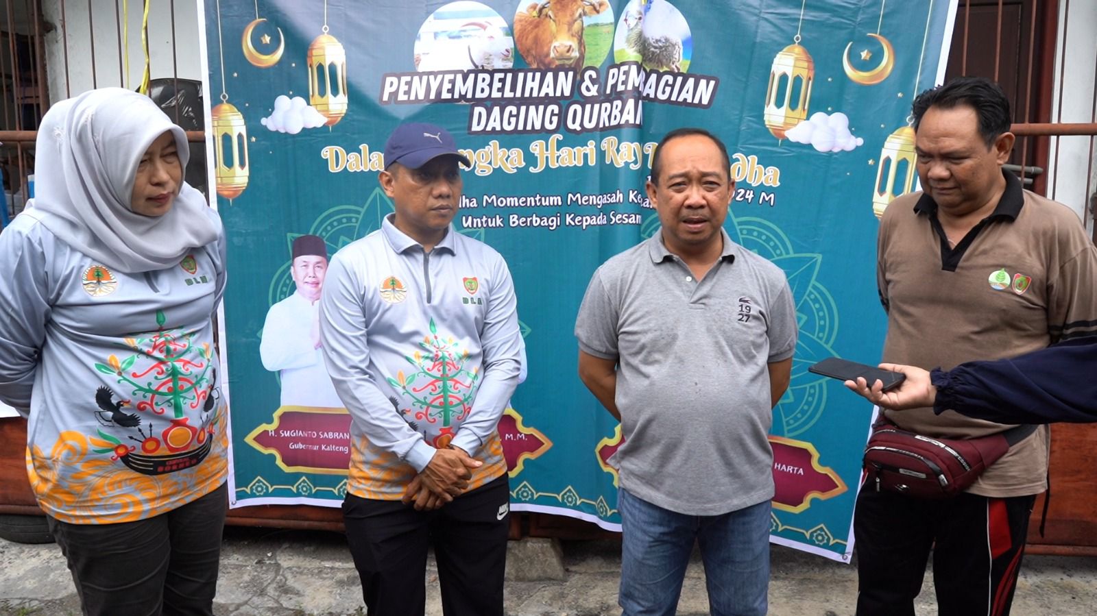DLH Prov. Kalteng Menyelenggarakan Penyembelihan dan Pembagian Hewan Qurban