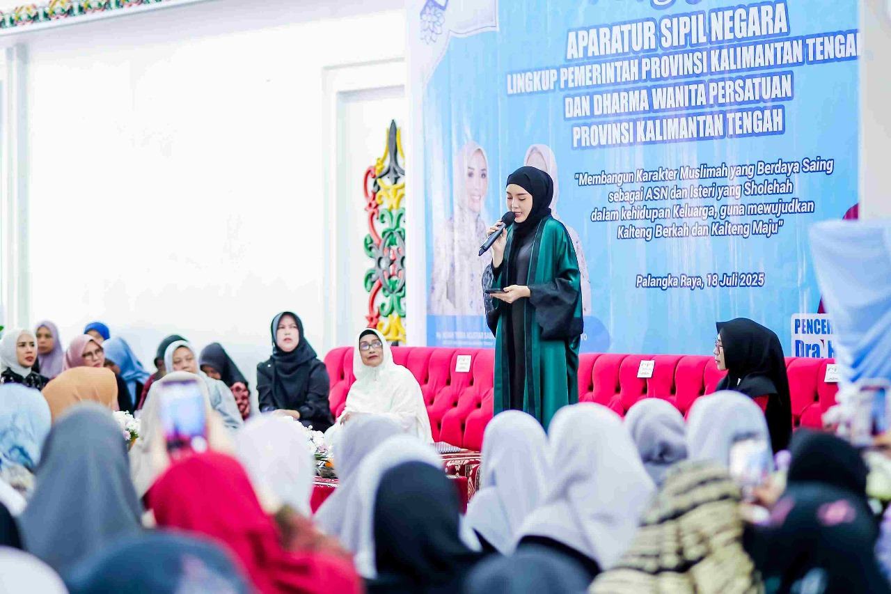Ratusan Muslimah dari ASN Pemprov Kalteng dan Anggota DWP Prov. Kalteng Memadati Pengajian Akbar