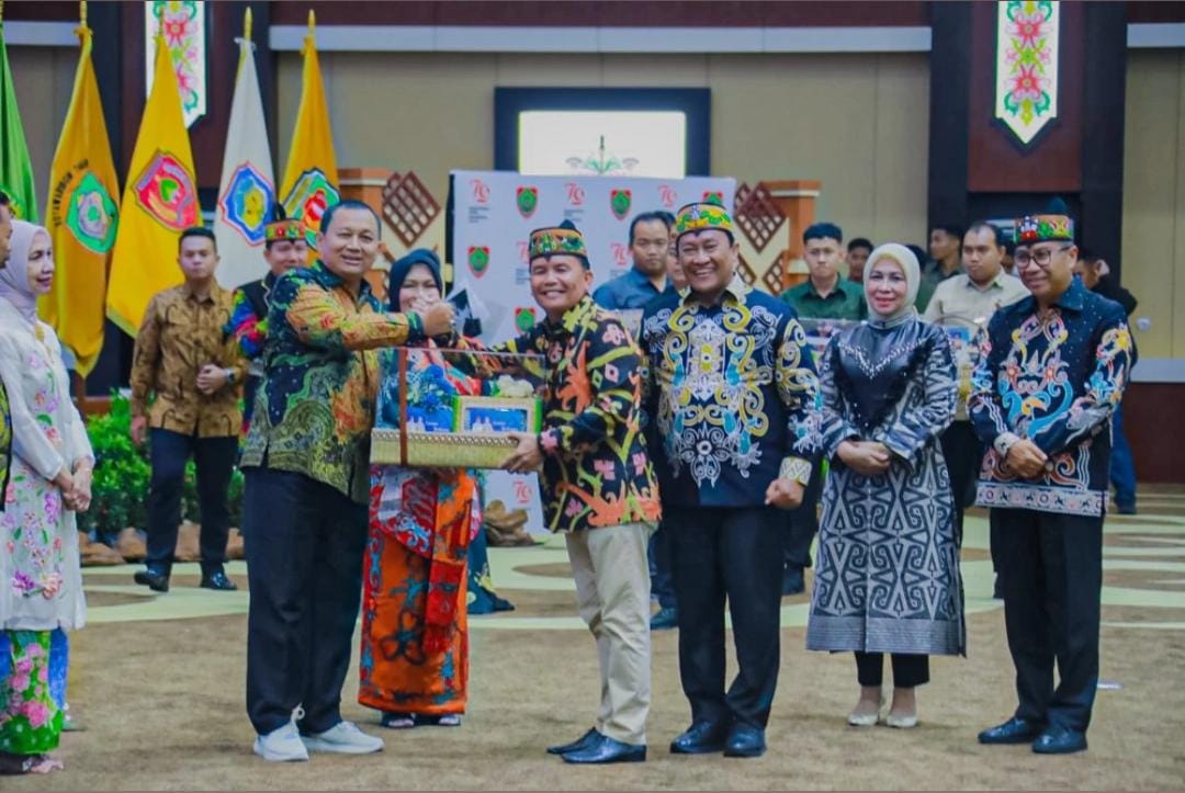 Gubernur Kalteng Agustiar Sabran Hadiri Acara Kenal Pamit Kajati Kalteng