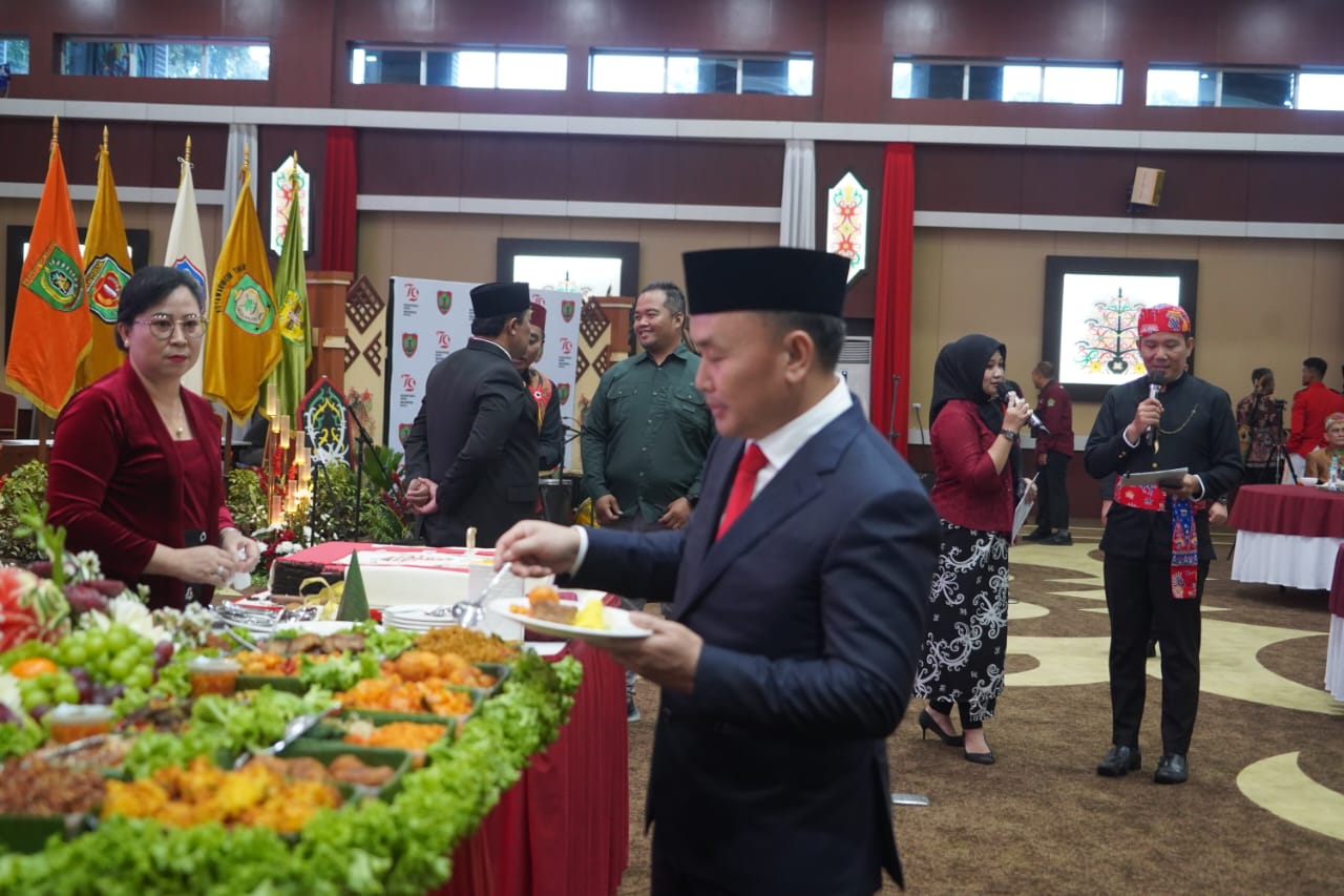 Gubernur Kalteng Sugianto Sabran Gelar Ramah Tamah dengan Para Pejuang/Veteran, Wredatama, Warakawuri, dan Pasukan Pengibar Bendera Pusaka