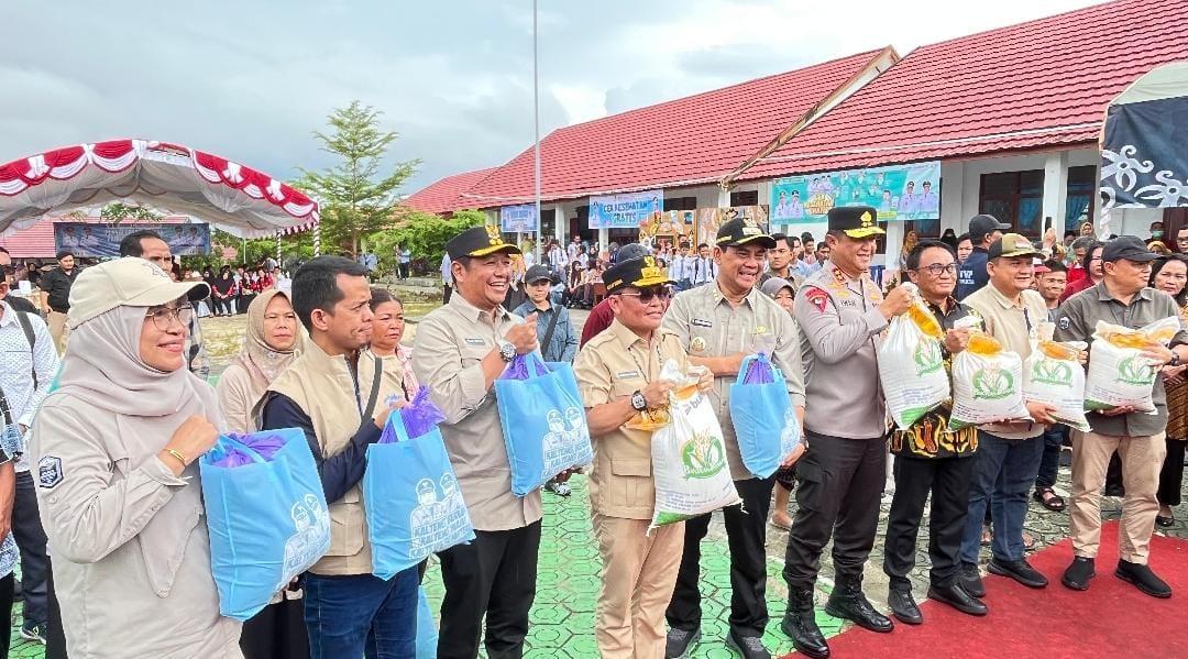 Gubernur Kalteng Agustiar Sabran Salurkan 26.836 Paket Pasar Murah Dalam Rangkaian Kunjungan Kerja di Tiga Kabupaten