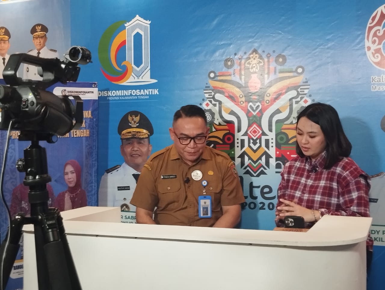 Diskominfosantik Prov. Kalteng Gelar Podcast Bertajuk Implementasi Core Values BerAKHLAK Dalam Pemprov Kalteng