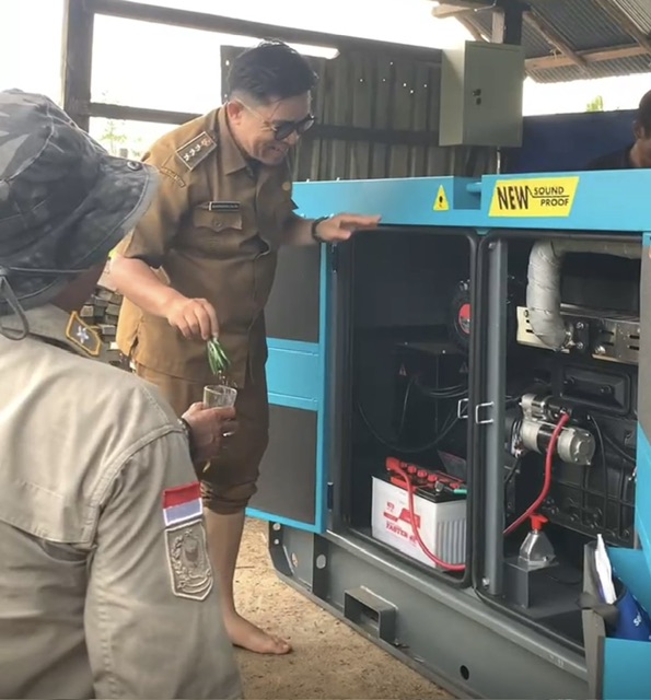 Pemasangan Akses Listrik Bantuan Genset dari Pemprov Kalteng