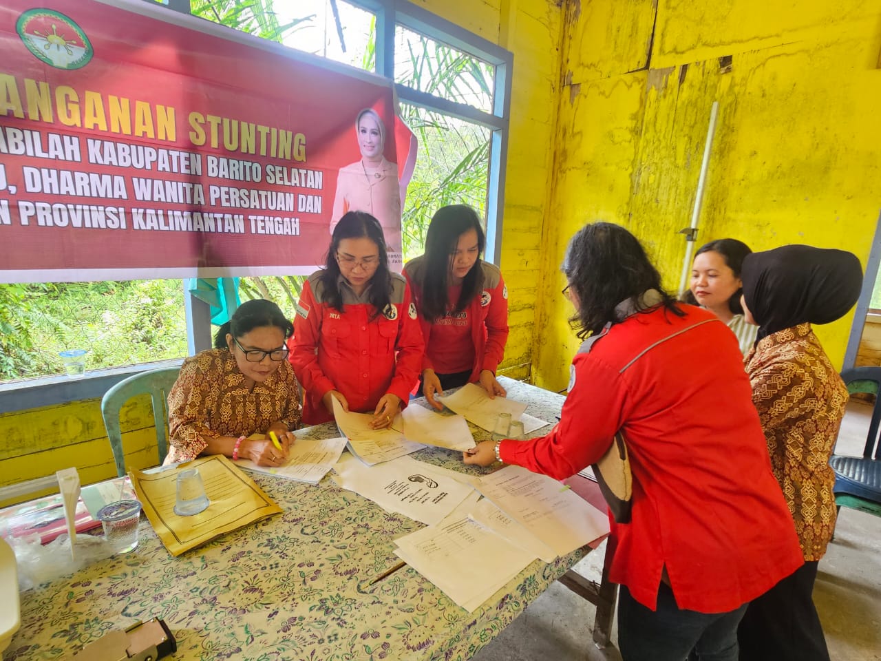 Dislutkan Prov. Kalteng Lakukan Monitoring di Posyandu Akasia Desa Sababilah