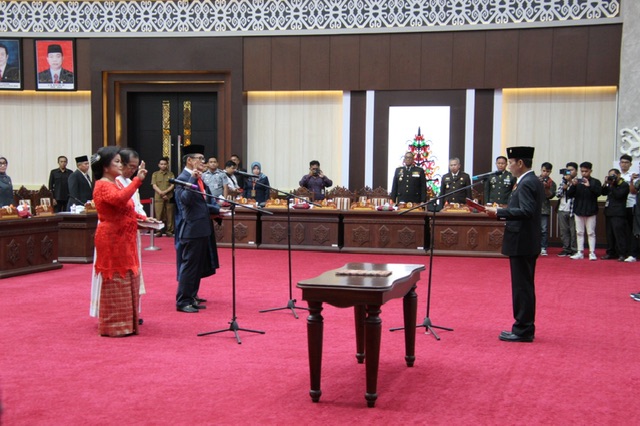 Wagub Kalteng Edy Pratowo Hadiri Rapur Pengucapan Sumpah/Janji PAW dan Peresmian Pengangkatan Anggota DPRD Prov. Kalteng Masa Jabatan Tahun 2024 – 2029