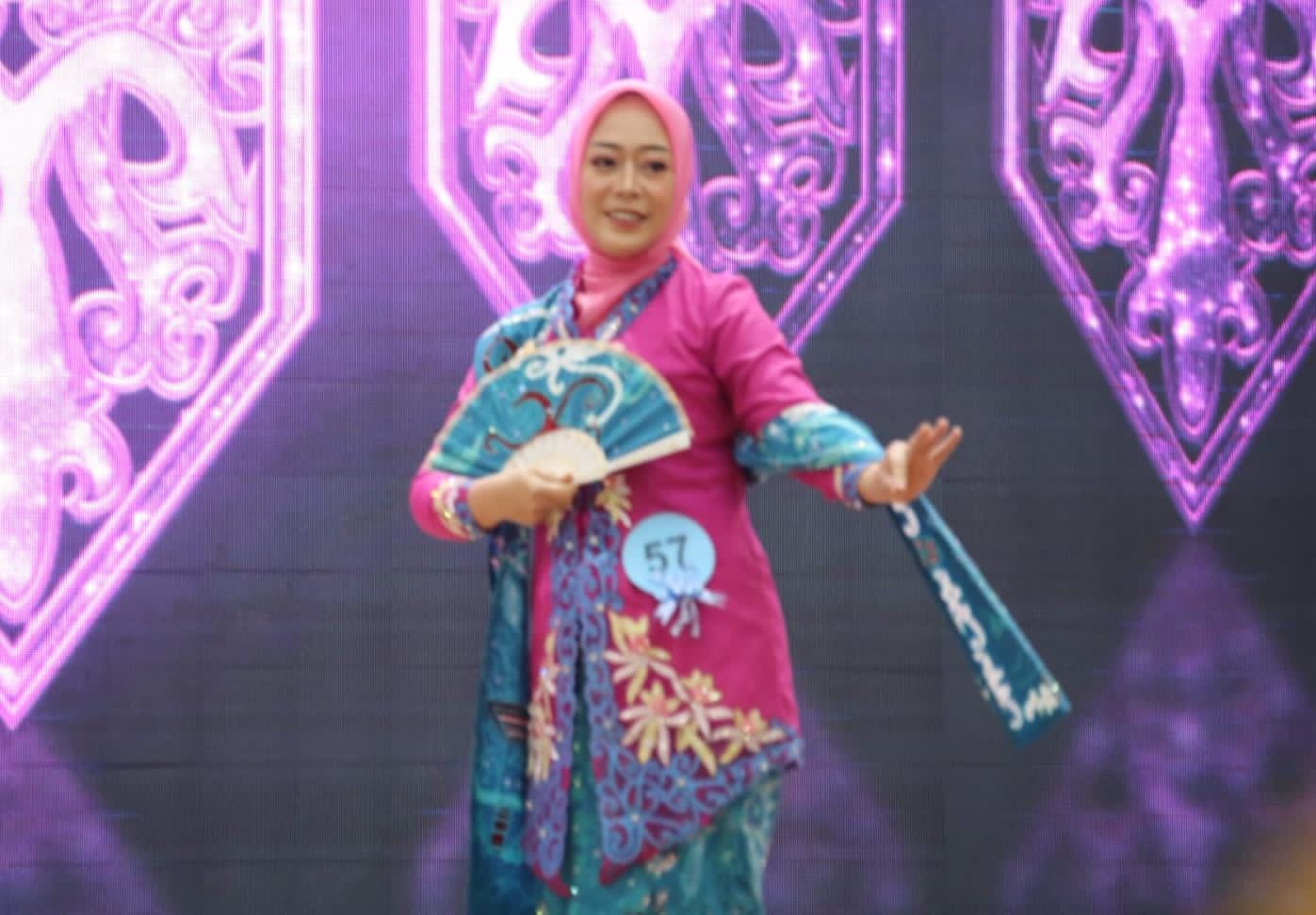 Pemprov Kalteng Adakan Fashion Show Pakaian Nasional Meriahkan Hari Kartini ke-146