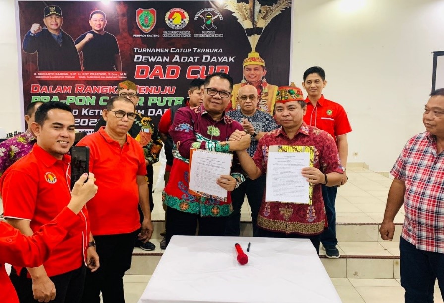 Dislutkan Prov. Kalteng Lakukan Penandatanganan PKS Dengan Dewan Adat Dayak (DAD) Prov. Kalteng