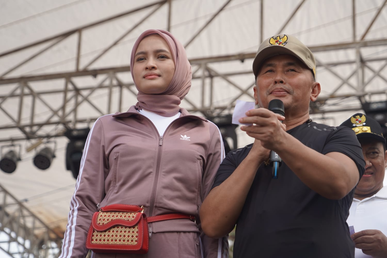 Gubernur Sugianto Sabran Ikuti Jalan Sehat Dalam Rangka Peringatan Hari Jadi Kabupaten Kotim ke-71