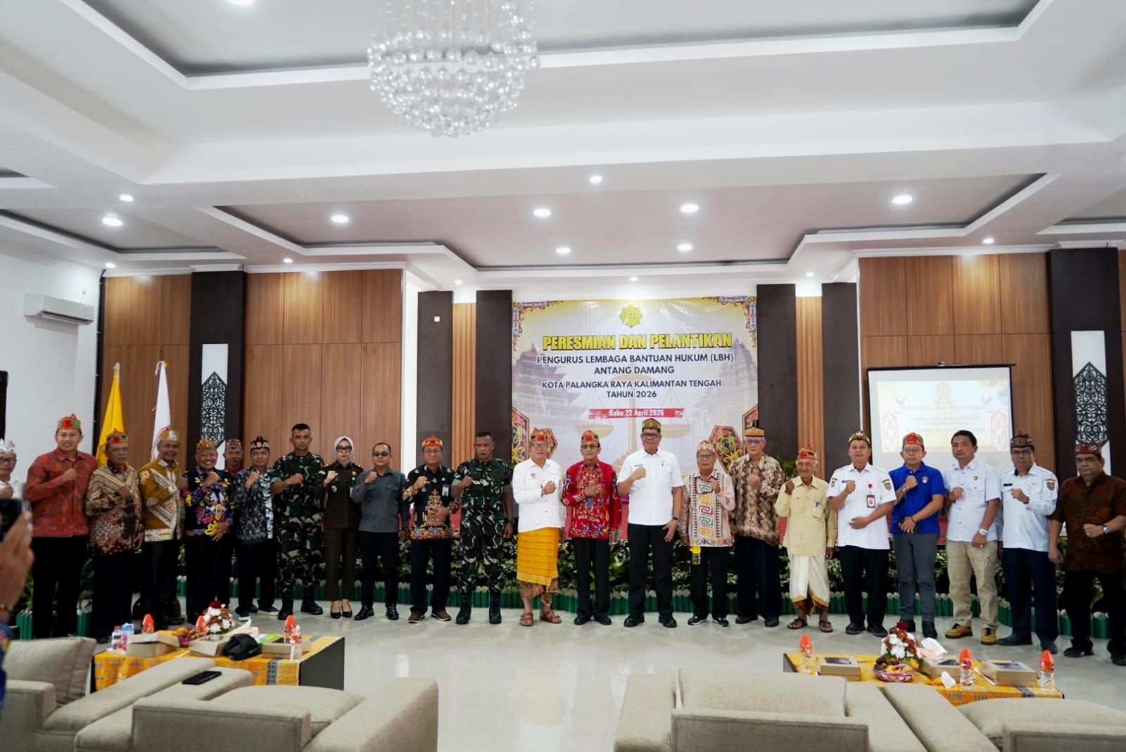 Staf Ahli Darliansjah Ikuti Pelantikan dan Pengukuhan Pengurus LBH Antang Damang