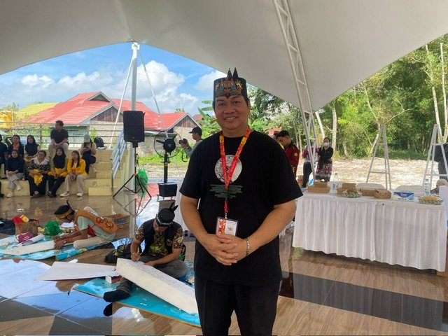 Lomba Lukis Ornamen Talawang Ramaikan Pada FBIM 2025