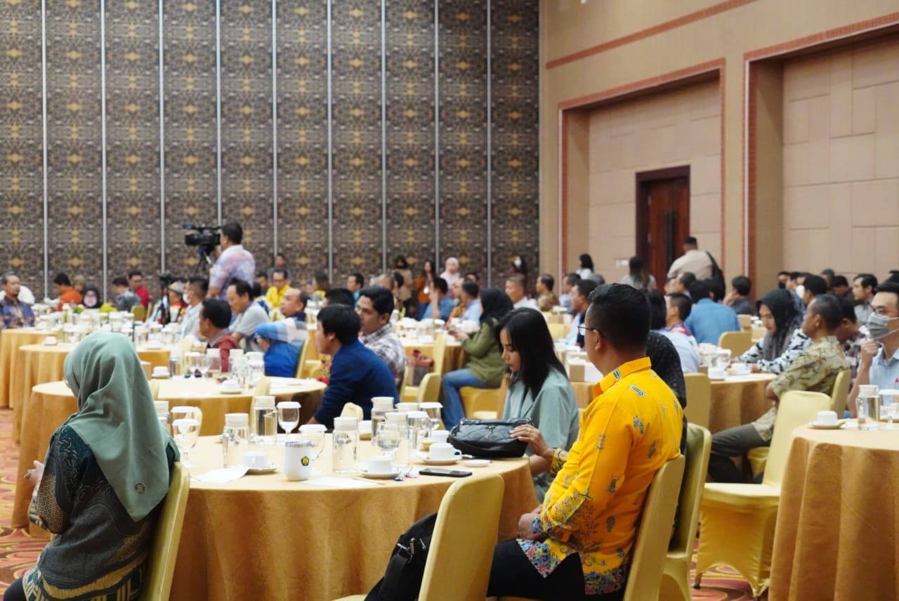 Asisten Bidang Ekbang Sri Widanarni Buka Bimbingan Teknis Pelayanan Usaha Mineral dan Batubara