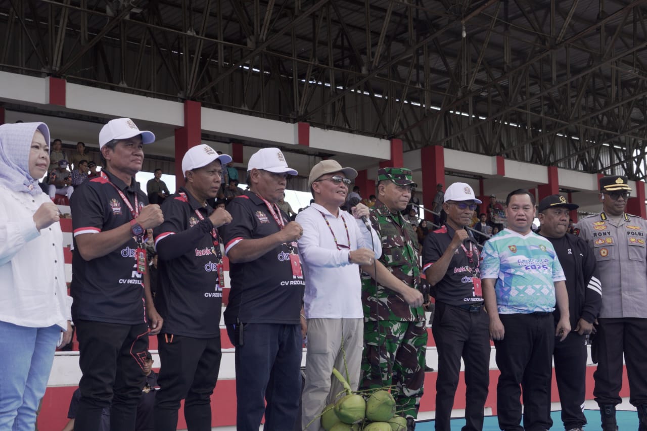 Gubernur Kalteng Agustiar Sabran Buka Babak Penyisihan Turnamen Sepak Bola Gubernur Cup Zona Barat Tahun 2025