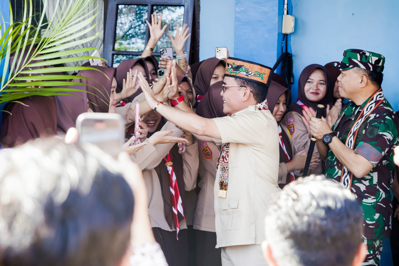 Gubernur Kalteng Agustiar Sabran Kunjungi SMAN 1 Sampit Disambut Antusias