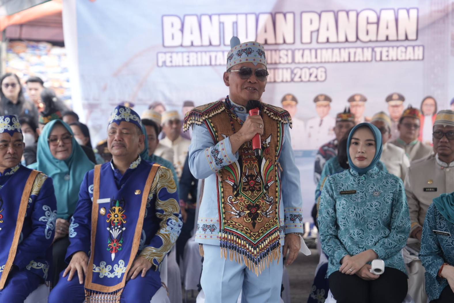 Peduli Warga Terdampak Karhutla dan Kekeringan, Gubernur Agustiar Sabran Salurkan 6.000 Paket Sembako