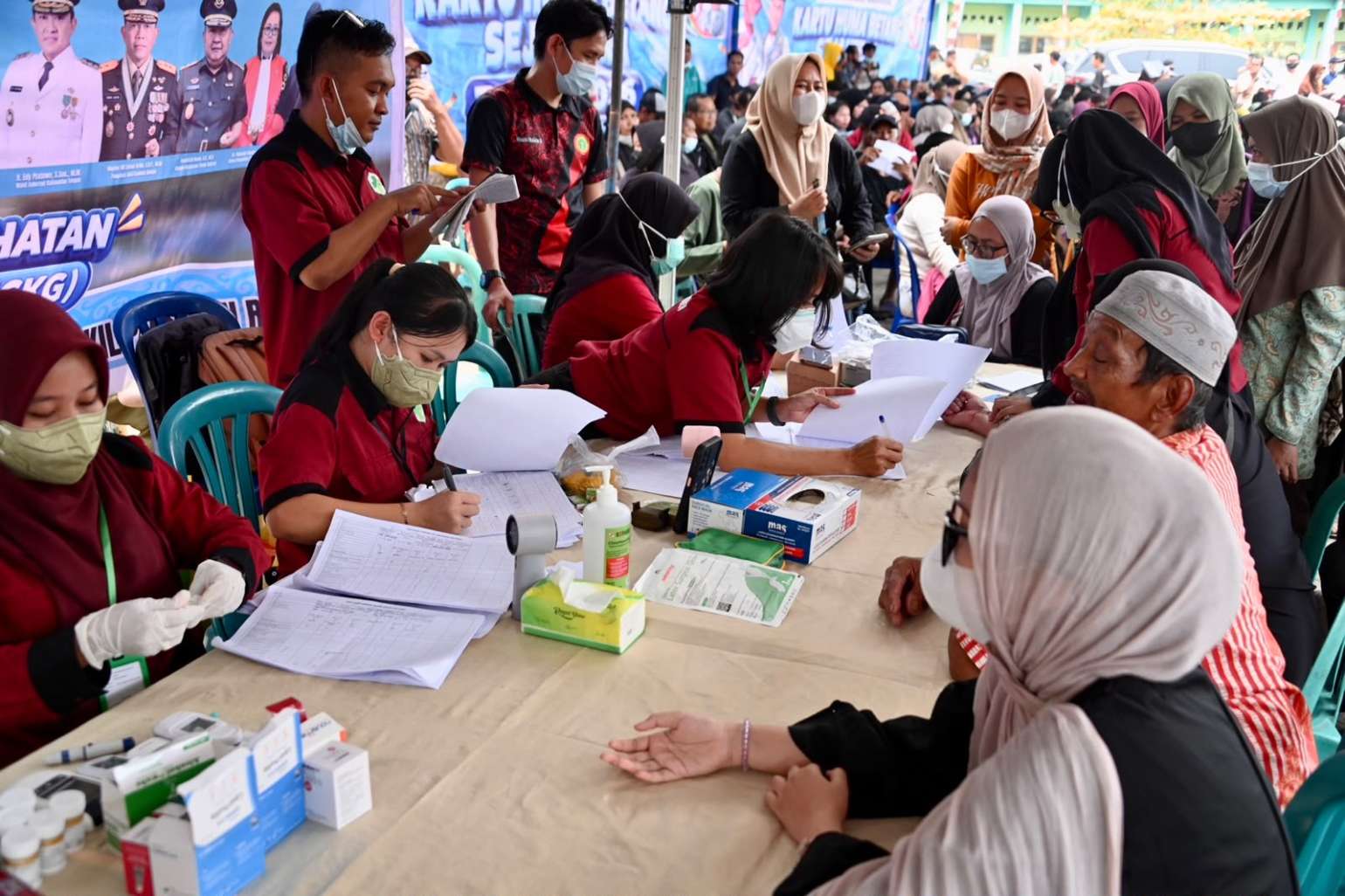 Peduli Warga Terdampak Karhutla dan Kekeringan, Gubernur Agustiar Sabran Salurkan 6.000 Paket Sembako