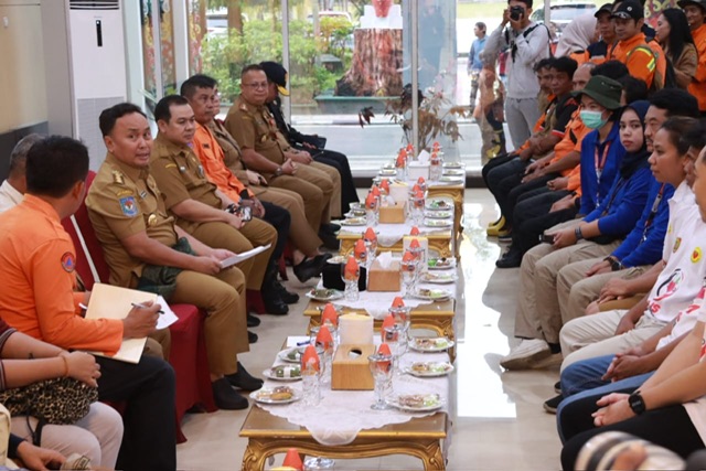 Gubernur Kalteng Sugianto Sabran Lepas Pemberangkatan Tim dan Bantuan Logistik Tahap 2 untuk Masyarakat Terdampak Banjir