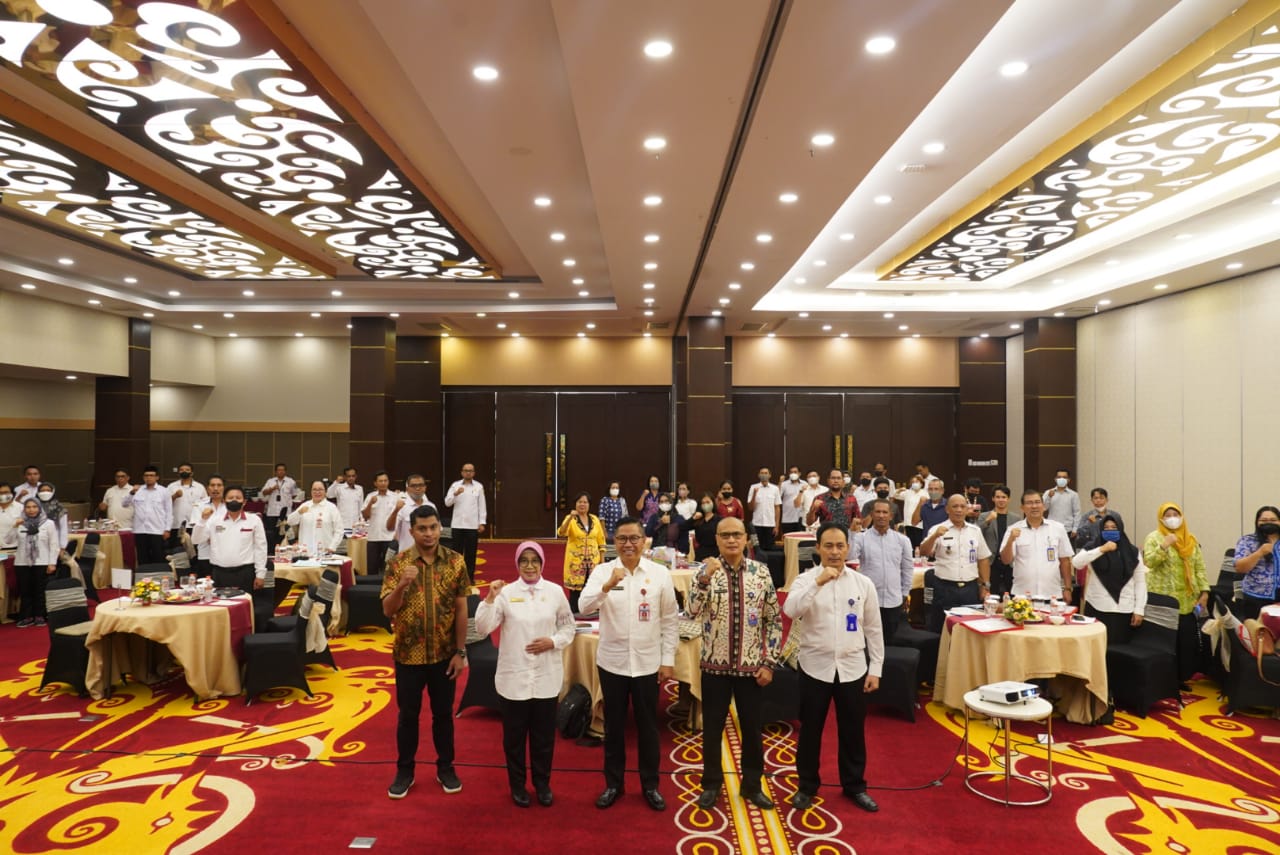 Asisten Ekbang Leonard S. Ampung Buka Sosialisasi Program Peningkatan Penggunaan Produk Dalam Negeri se-Kalteng