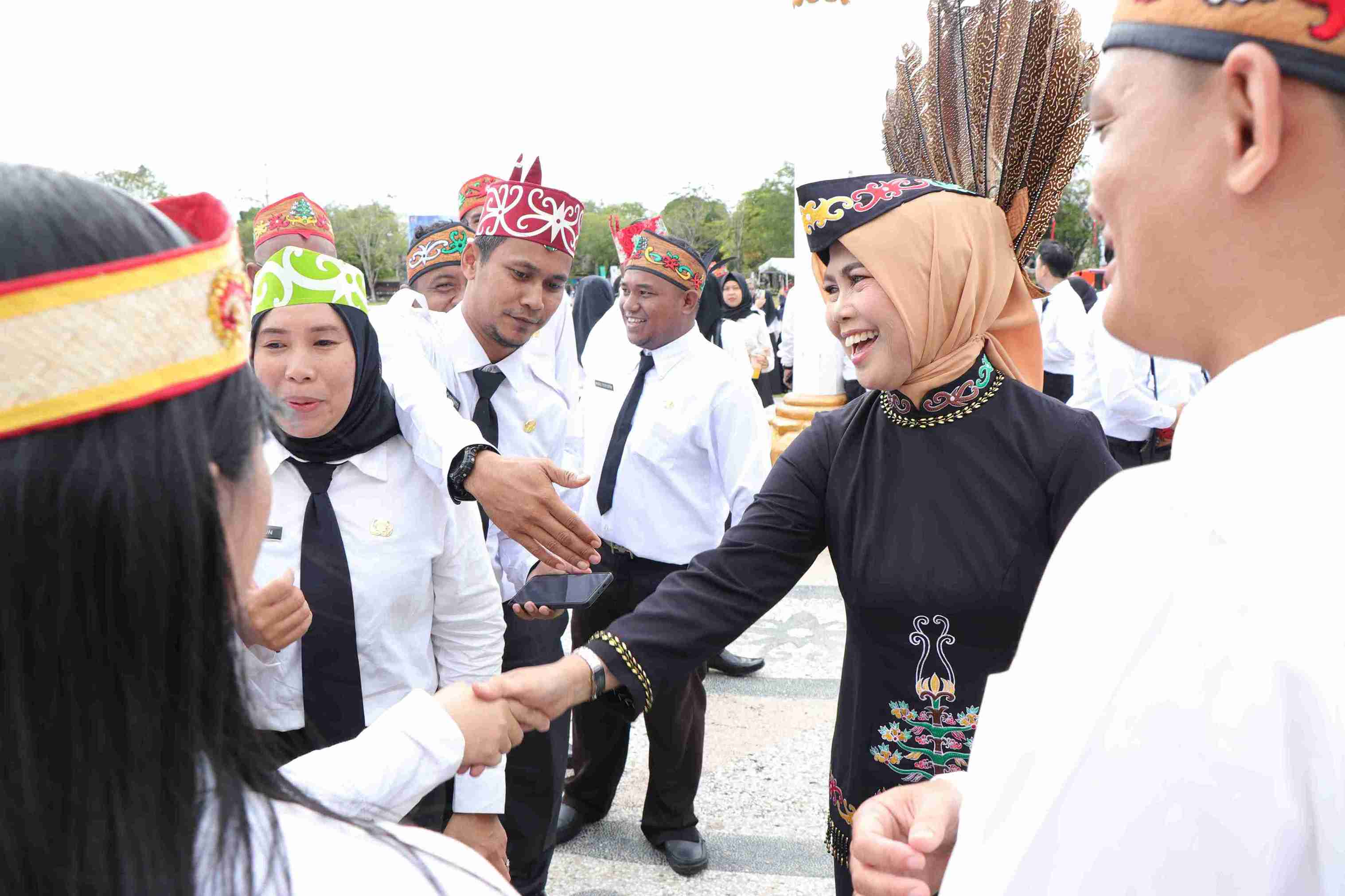 Gubernur Kalteng Agustiar Sabran Serahkan SK Pengangkatan CPNS dan PPPK Tahap 1