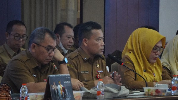 Kepala Dinas TPHP Kalteng Rendy Lesmana Hadiri Rapat Badan Anggaran DPRD Kalteng