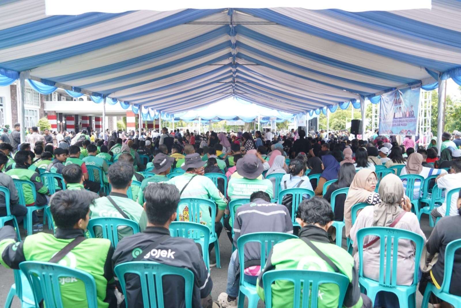 Gubernur Kalteng Agustiar Sabran Buka Pasar Murah dan Salurkan Bantuan Pangan dari Presiden RI Prabowo Subianto