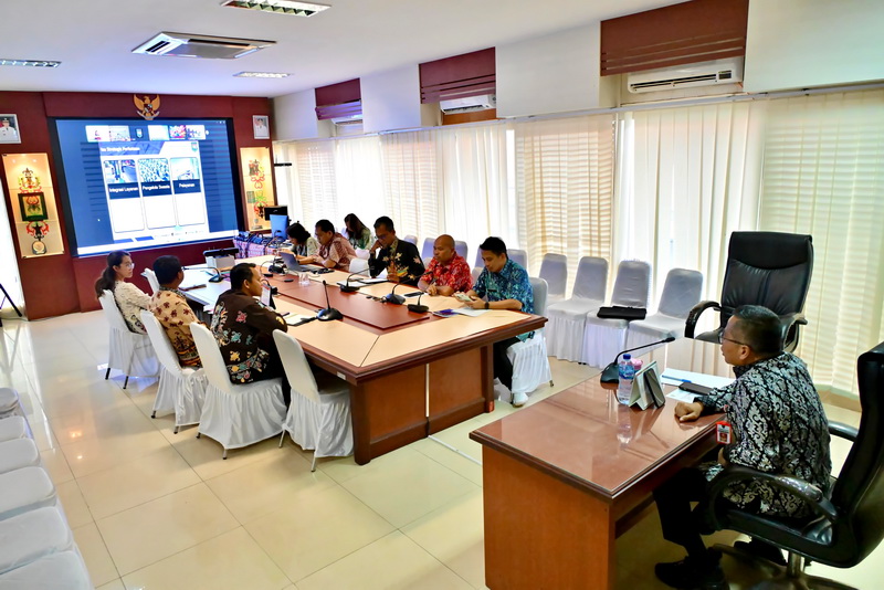 Kepala Bapperida Prov. Kalteng Leonard S. Ampung Sampaikan Bahwa Pihaknya Akan Segera Lakukan Langkah Strategis untuk Mengintegrasikan RP2P ke Dalam RPJMD