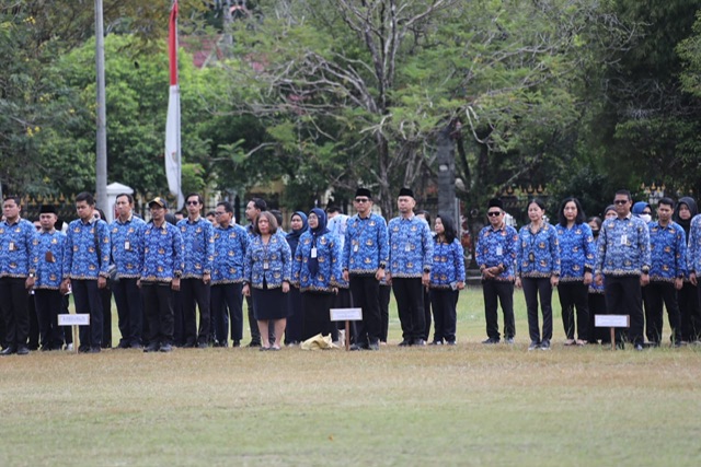Plt Sekda Leonard S Ampung Pimpin Upacara Peringatan Hari Otonomi Daerah ke XXIX Lingkup Pemprov Kalteng Tahun 2025