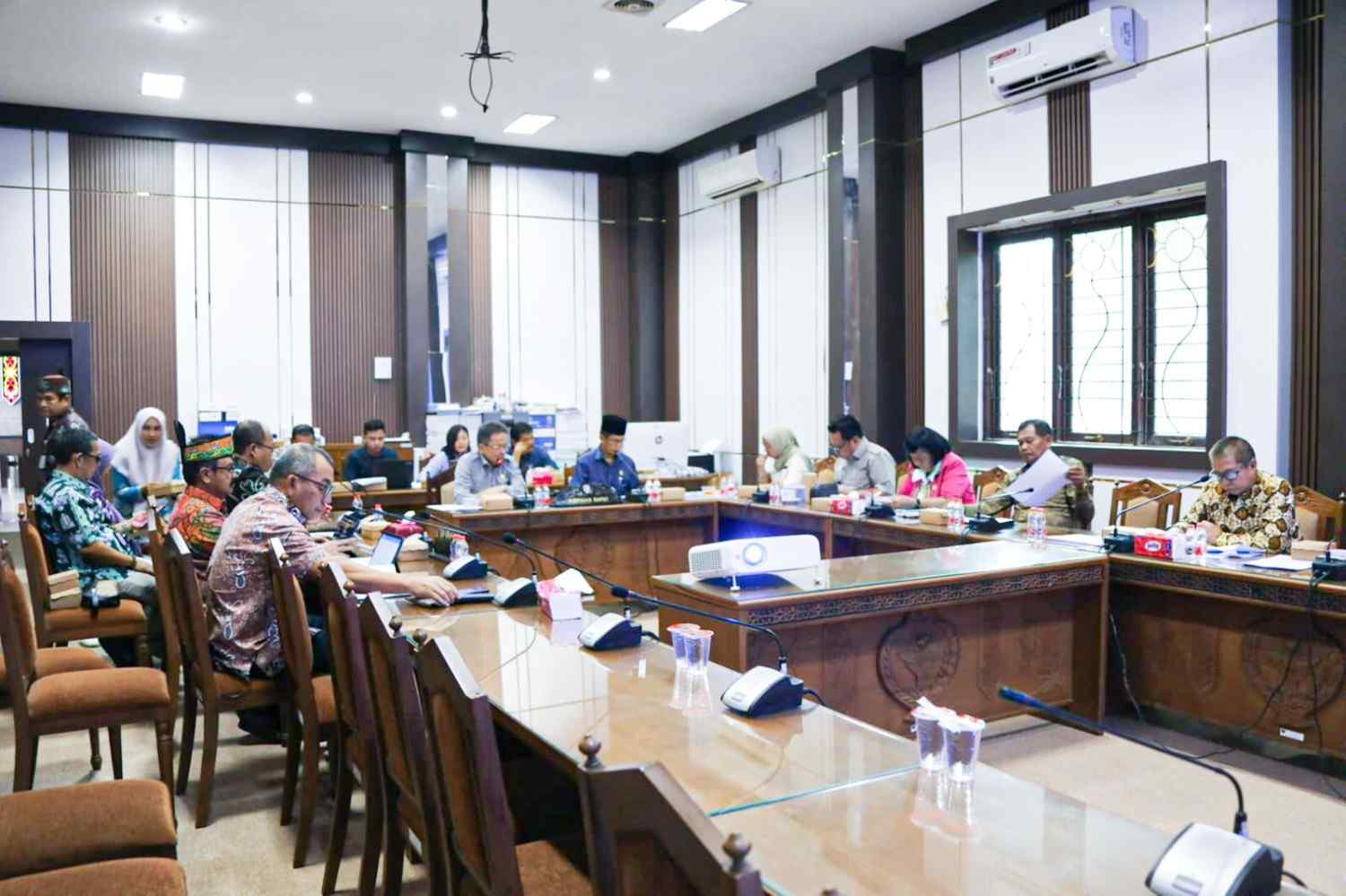 DPRD Prov. Kalteng Gelar Rapat Pembahasan Lanjutan Raperda Inisiatif DPRD Tentang Hak Keuangan dan Administratif Pimpinan dan Anggota DPRD