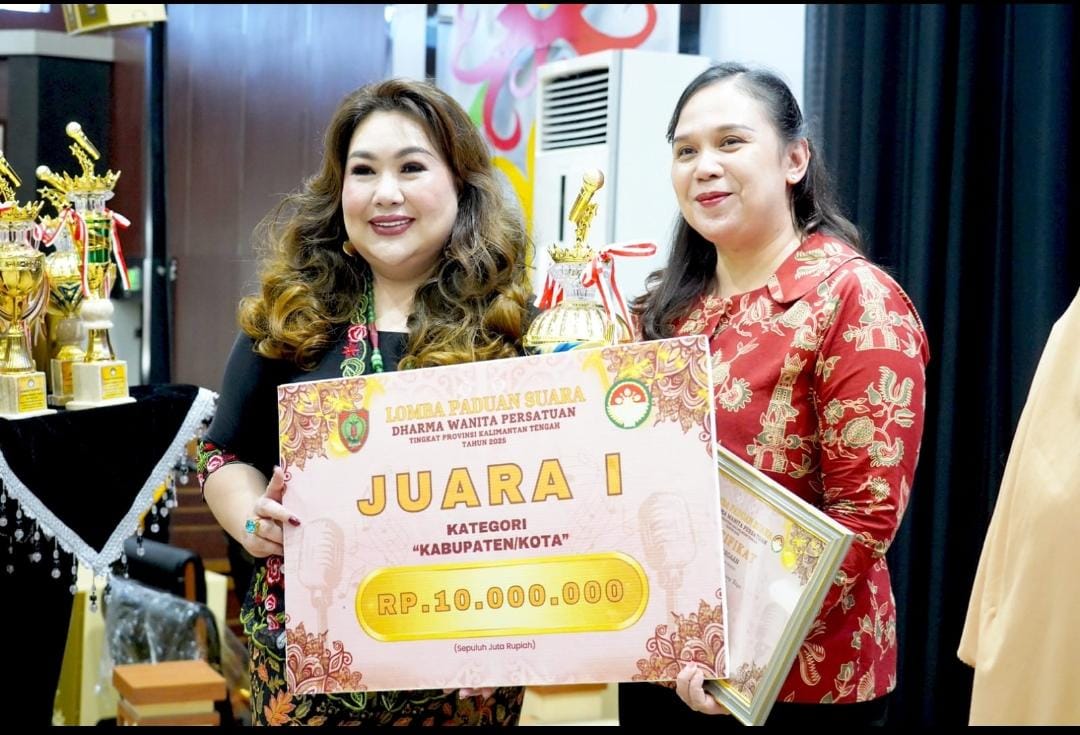 Ketua DWP Kalteng Natalin Leonard S. Ampung Tutup Lomba Paduan Suara DWP Kalteng