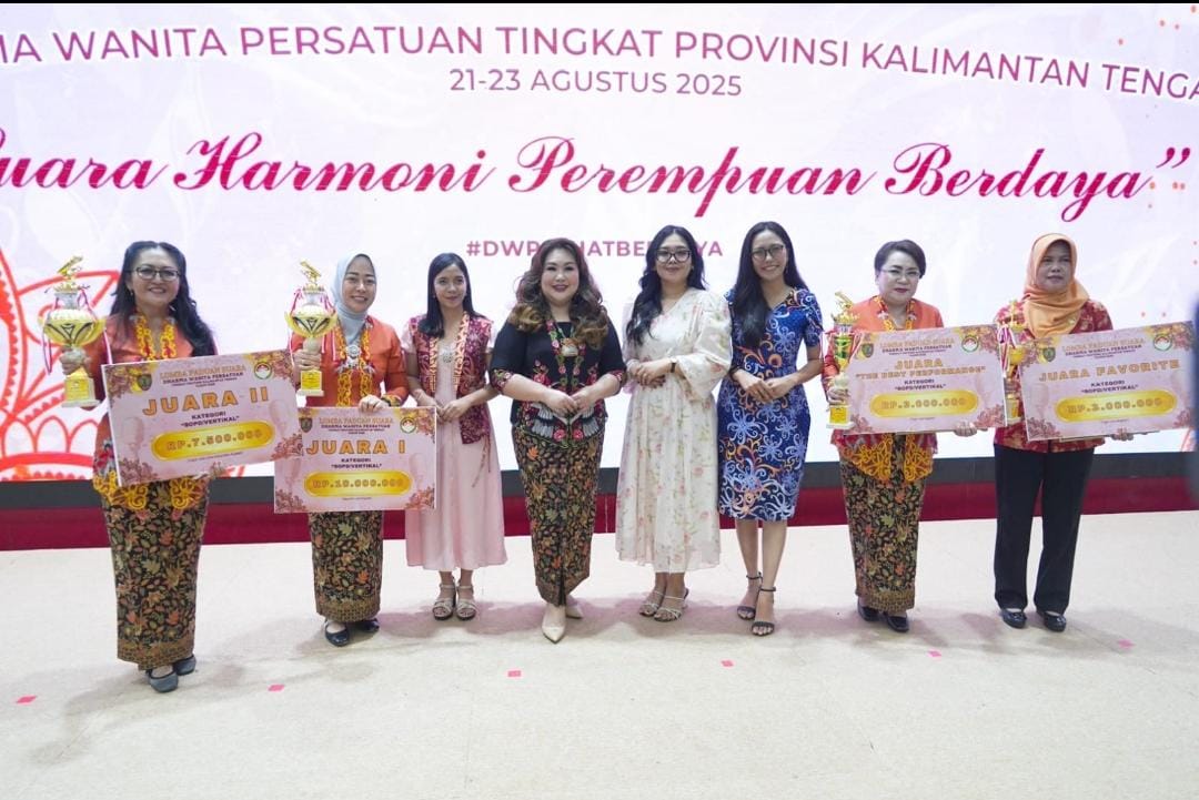 Ketua DWP Kalteng Natalin Leonard S. Ampung Tutup Lomba Paduan Suara DWP Kalteng