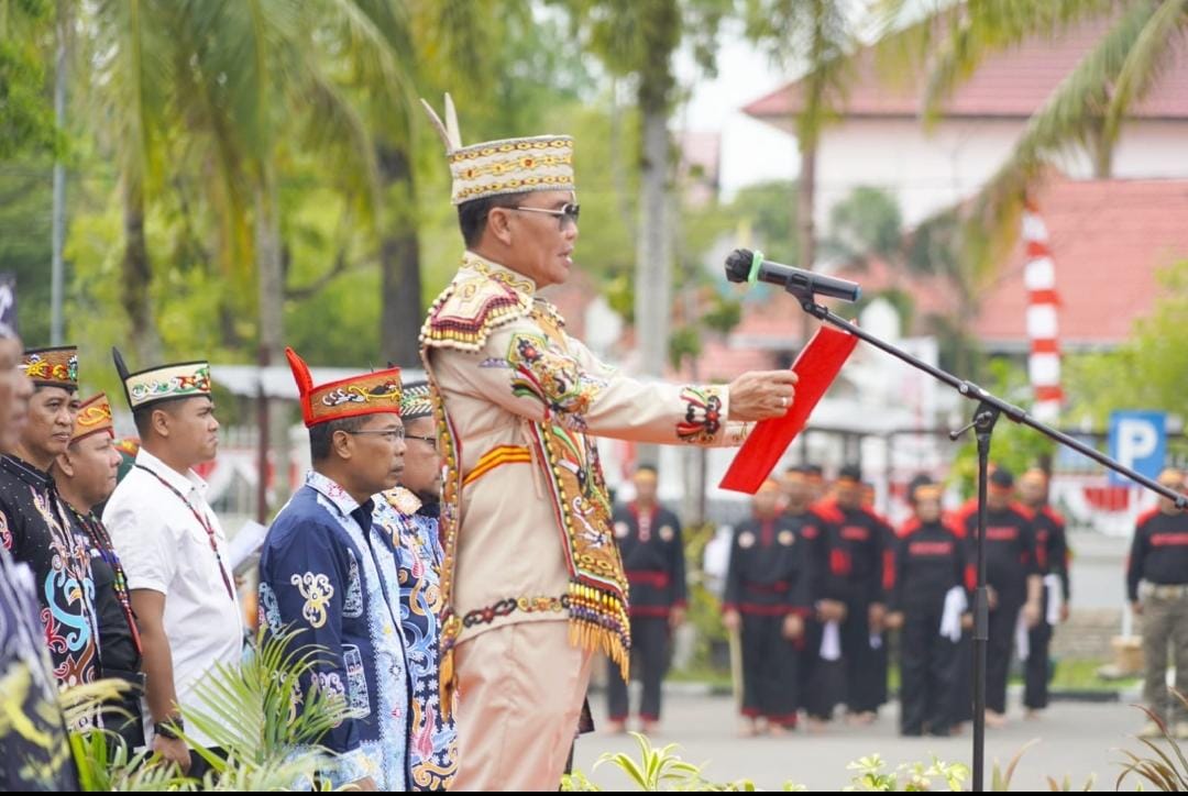Gubernur Kalteng Agustiar Sabran Lantik Sekaligus Mengukuhkan BATAMAD dan Forum Koordinasi Damang Kepala Adat