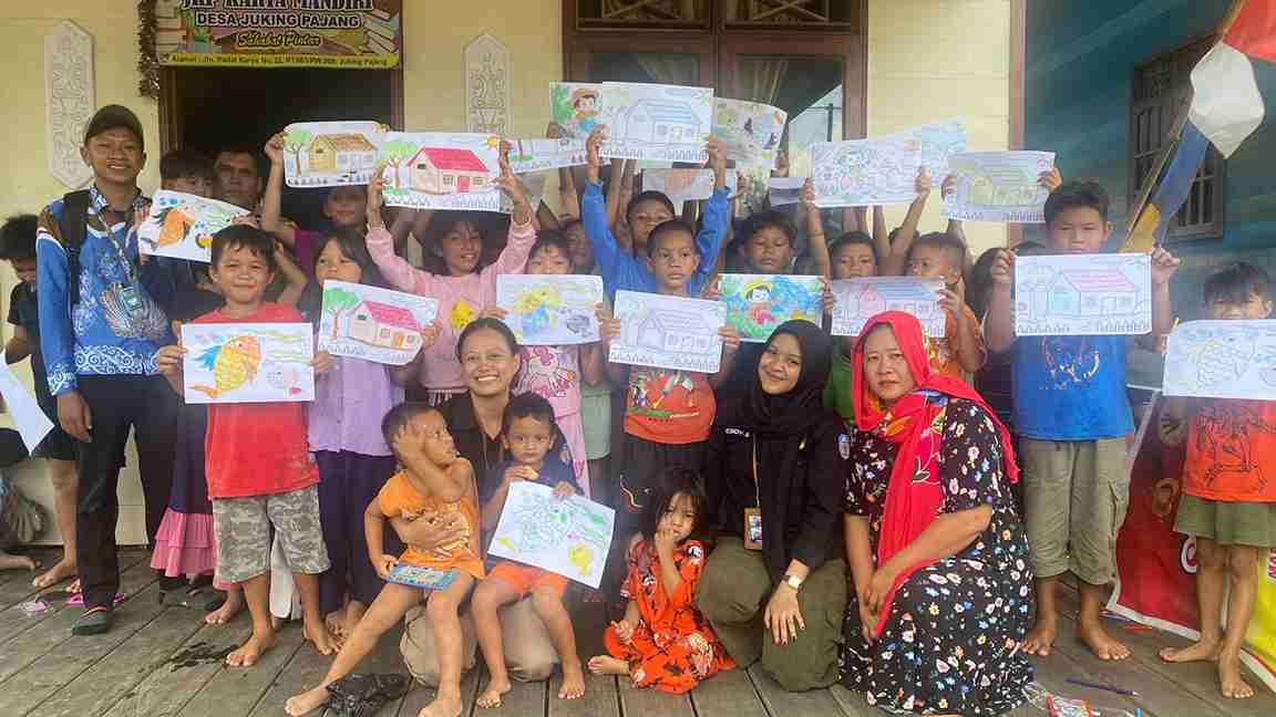 DP3APPKB Prov. Kalteng Laksanakan Penyaluran Paket Bantuan Hhusus Bagi Perempuan yang Terdampak Bencana Banjir