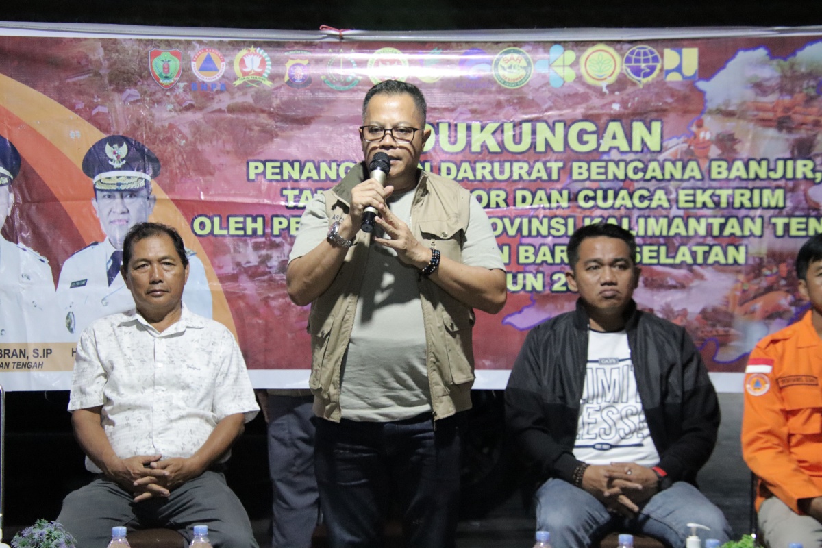 Kadis PMD Prov. Kalteng Salurkan Bantuan Paket Sembako Dalam Rangka Dukungan Penanganan Darurat Bencana
