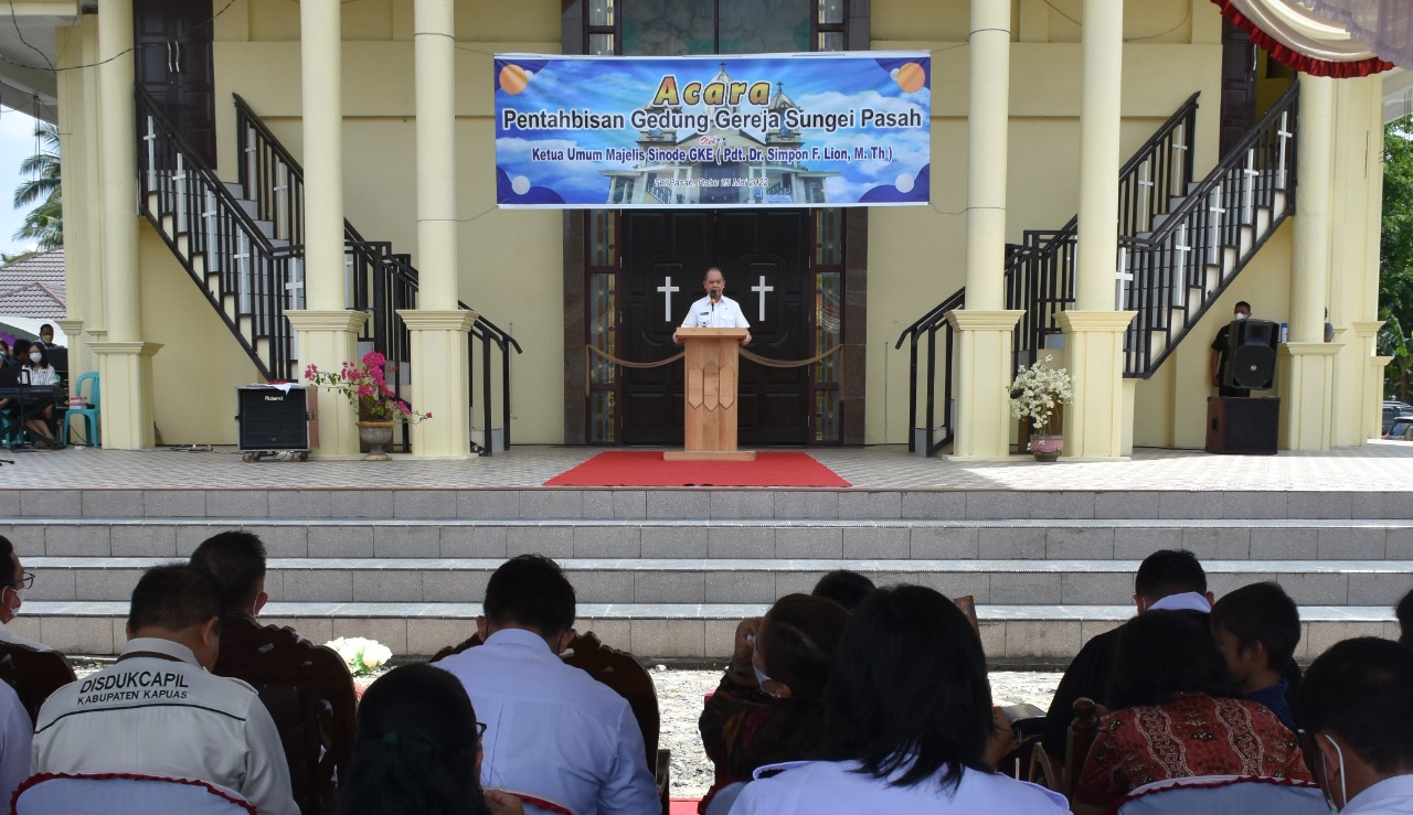 Bupati Kapuas Hadiri Kegiatan Pentahbisan Gereja GKE Sungei Pasah