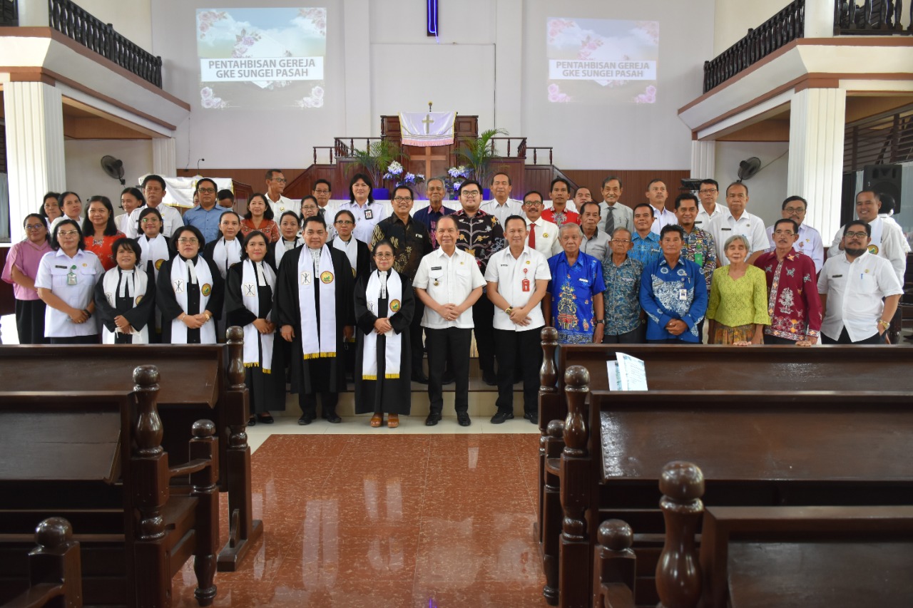 Bupati Kapuas Hadiri Kegiatan Pentahbisan Gereja GKE Sungei Pasah