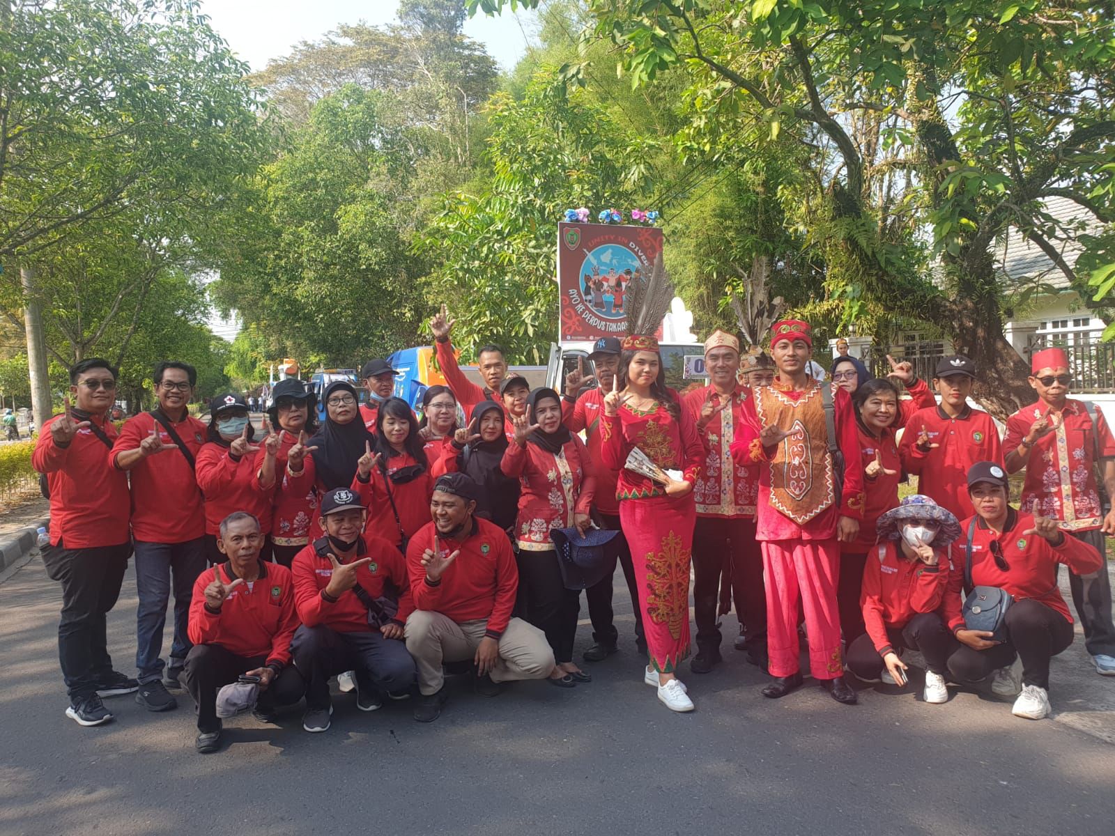 Dispursip Prov. Kalteng Ikut Partisipasi Meriahkan Karnaval Budaya Festival Budaya Isen Mulang Tahun 2023