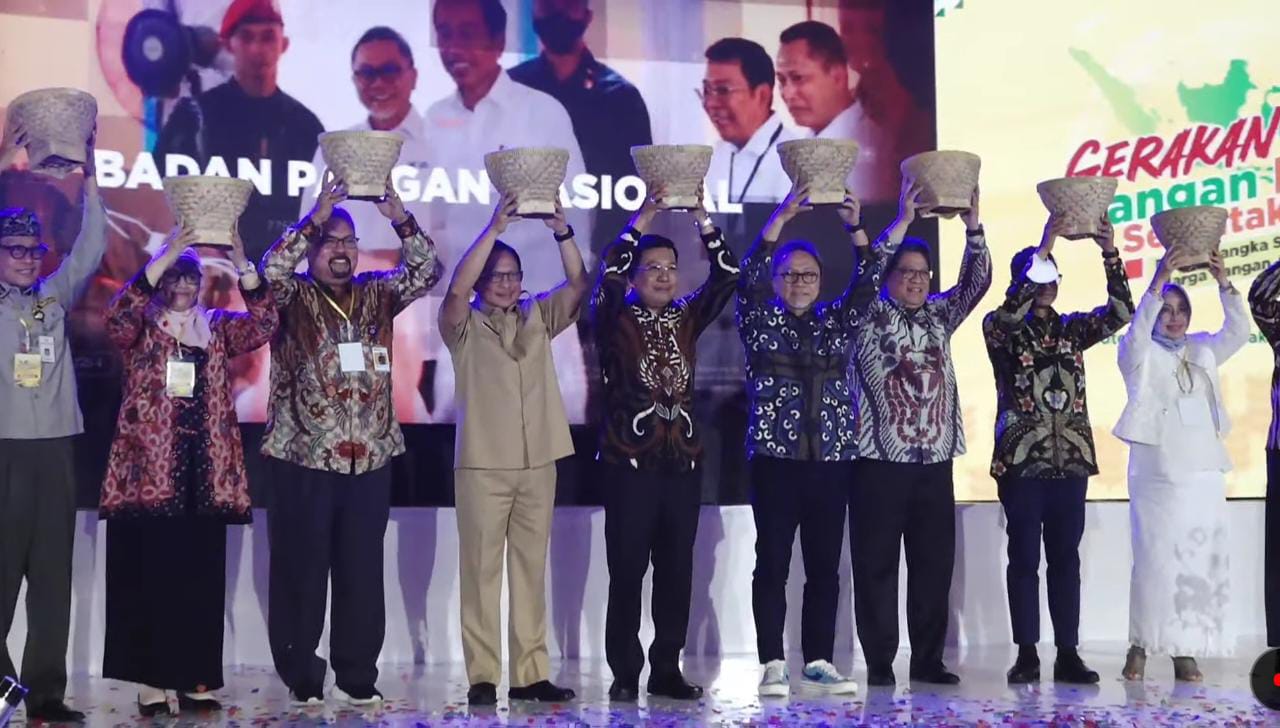Sahli Yuas Elko Mengutarakan Selaku Pemerintah Daerah Berkomitmen Terus Dukung Kebijakan Pemerintah Pusat Lakukan Upaya Pengendalian Inflasi