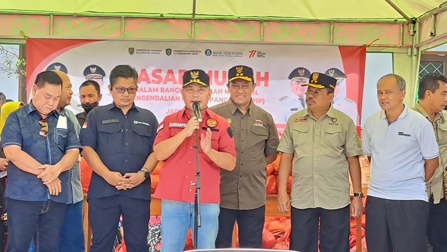 Gubernur Kalteng Serahkan Secara Simbolis BLT BBM Bagi Pelaku Usaha Perikanan