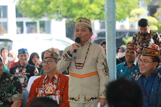 Gubernur Kalteng Agustiar Sabran Beri Paket Sembako Gratis Sebagai Bentuk Kepedulian dan Perhatian Nyata Pemprov Kalteng Terhadap Kebutuhan Pokok Masyarakat