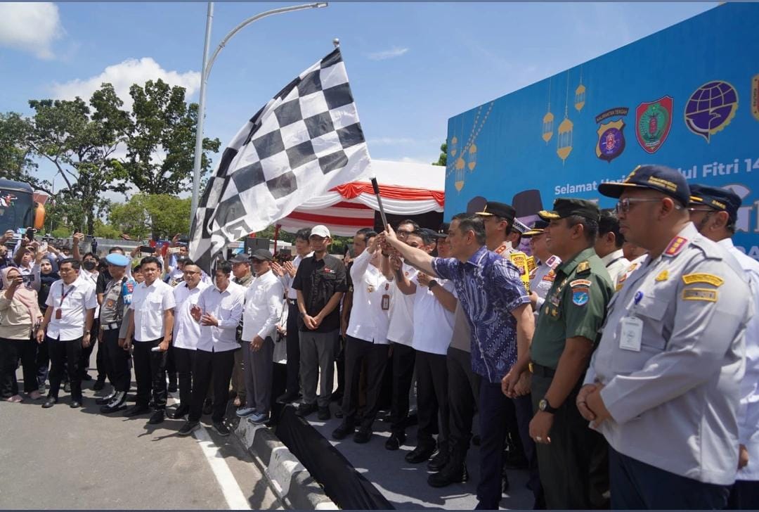 Wagub Kalteng Edy Pratowo Lepas Peserta Angkutan Mudik Gratis Idulfitri 1446 H