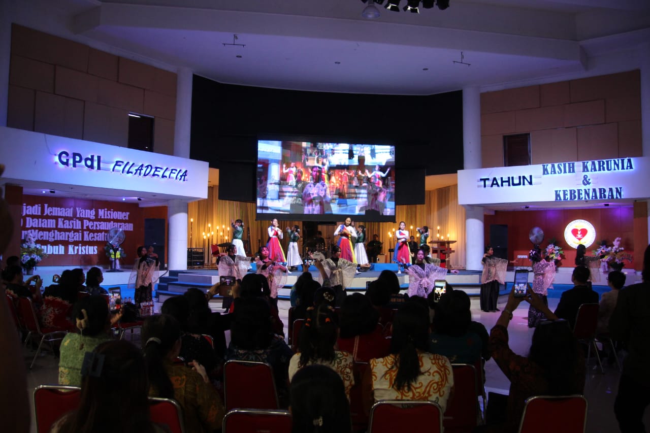 Kadis P3APPKB Linae Victoria Aden Buka Serasehan Wanita Komisi Daerah Pelayanan Wanita Pantekosta GPdI Kalteng