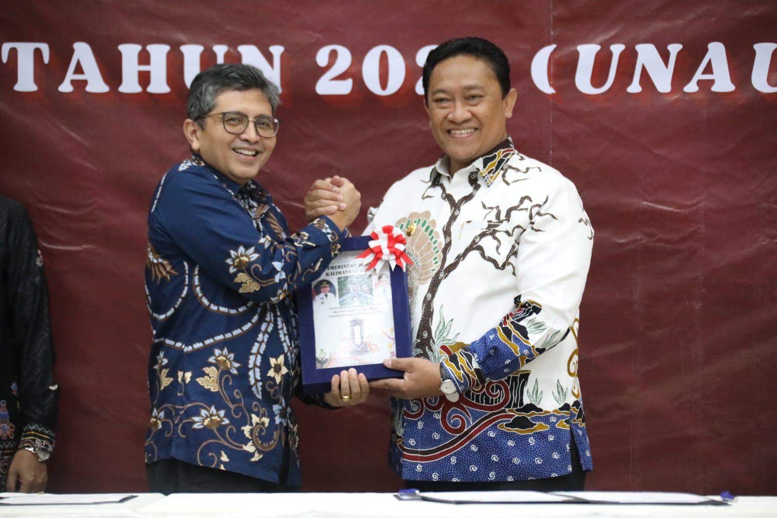 Wagub Kalteng Edy Pratowo Serahkan Laporan Keuangan Pemerintah Daerah Tahun 2024 Kepada Kepala BPK RI Perwakilan Kalteng