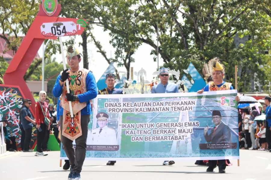 Dislutkan Prov. Kalteng Raih Penghargaan Juara 1 Karnaval Budaya Isen Mulang Tahun 2024 Kategori Umum