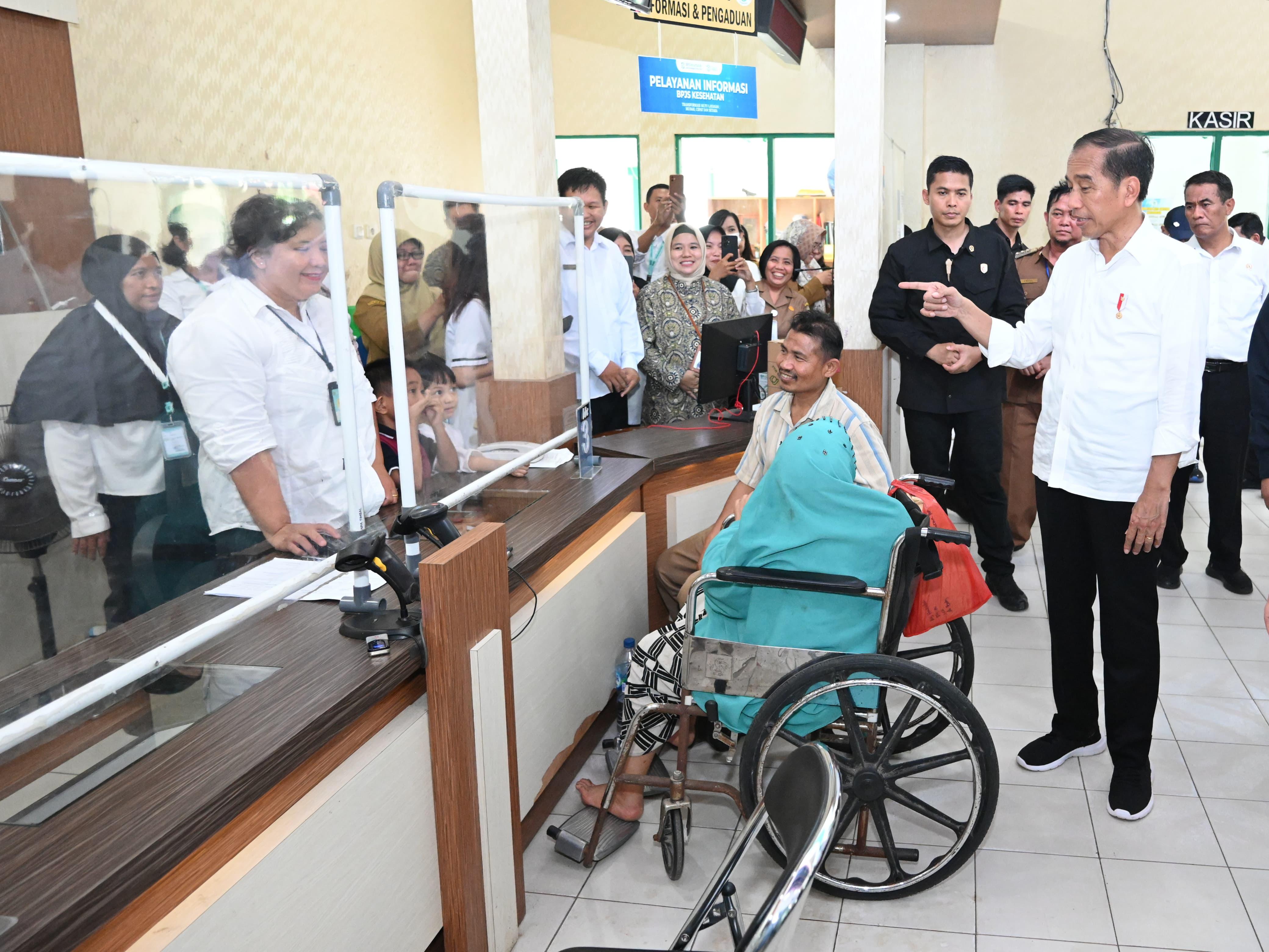 Gubernur Kalteng Sugianto Sabran Dampingi Presiden Republik Indonesia (RI) Joko Widodo Lakukan Peninjauan Fasilitas serta Layanan Kesehatan di RSUD Mas Amsyar