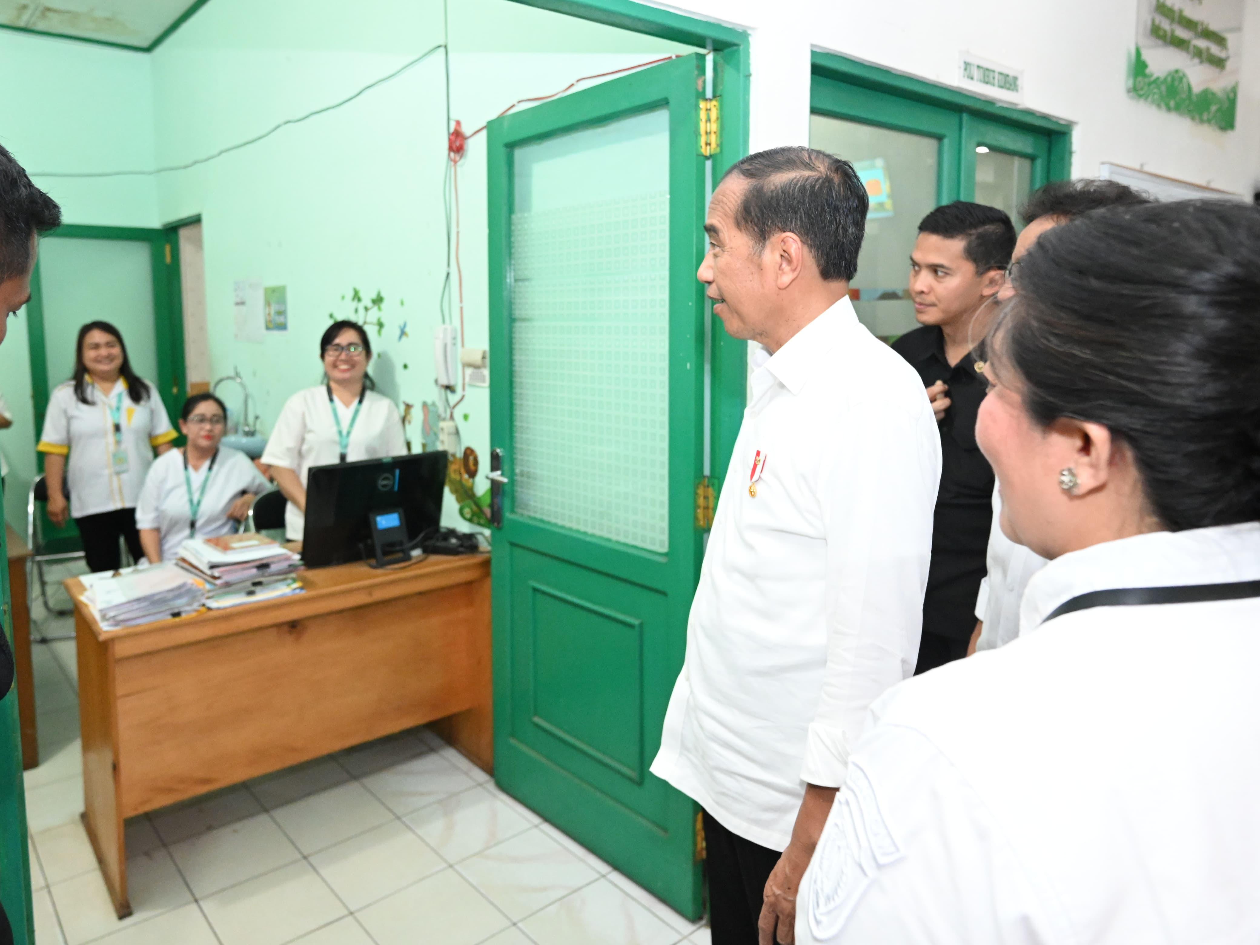 Gubernur Kalteng Sugianto Sabran Dampingi Presiden Republik Indonesia (RI) Joko Widodo Lakukan Peninjauan Fasilitas serta Layanan Kesehatan di RSUD Mas Amsyar