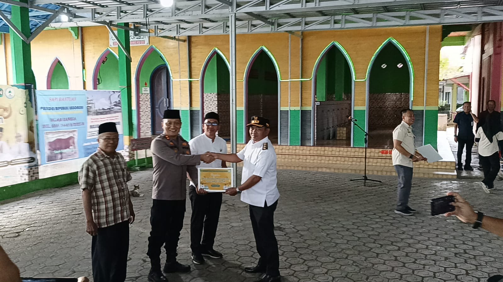 Jelang Idul Adha, pemkab Barsel salurkan 126 hewan kurban
