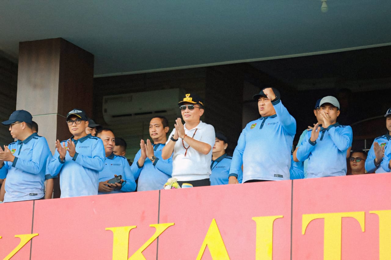 Gubernur Kalteng Agustiar Sabran Bersama Wagub Kalteng Edy Pratowo Buka Babak Final Turnamen Sepak Bola Gubernur Cup 2025